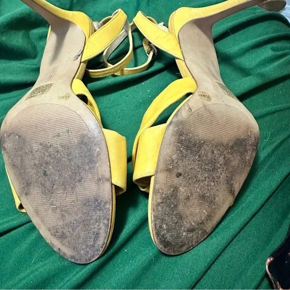 Vince Camuto sandals heels with SIGNS OF WEAR - Picture 3 of 7